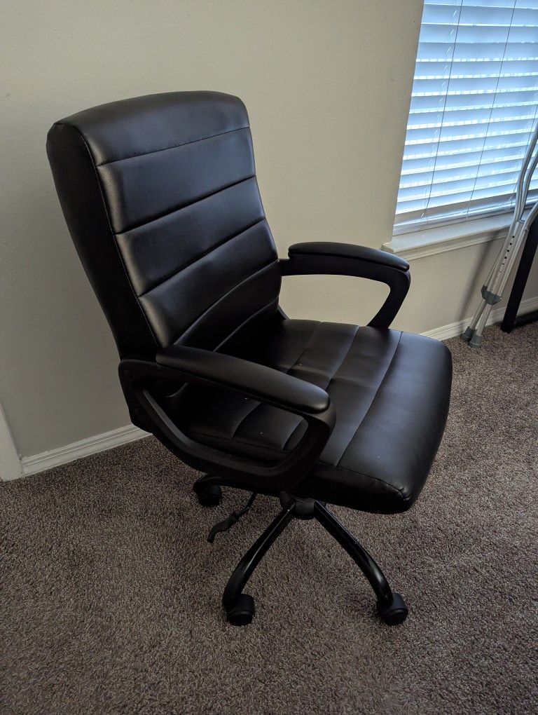 Ergonomic Office Chair/ Black Rolling Chair