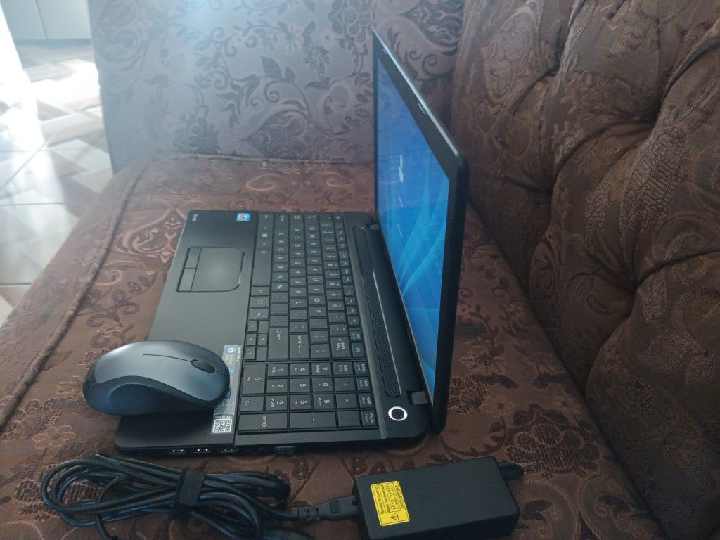 Laptop Toshiba Satélite Core i3- espec-ial Para Estud-iantes 