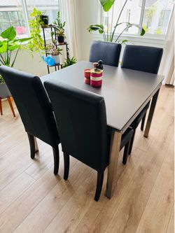 Kasala extendable dining table set - excellent condition