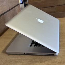 Apple MacBook Pro 15” i7/8GB/256GB SSD $180 