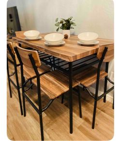 Like new dining table
