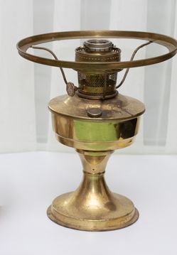 Vintage Aladdin model 23 brass kerosene oil lamp