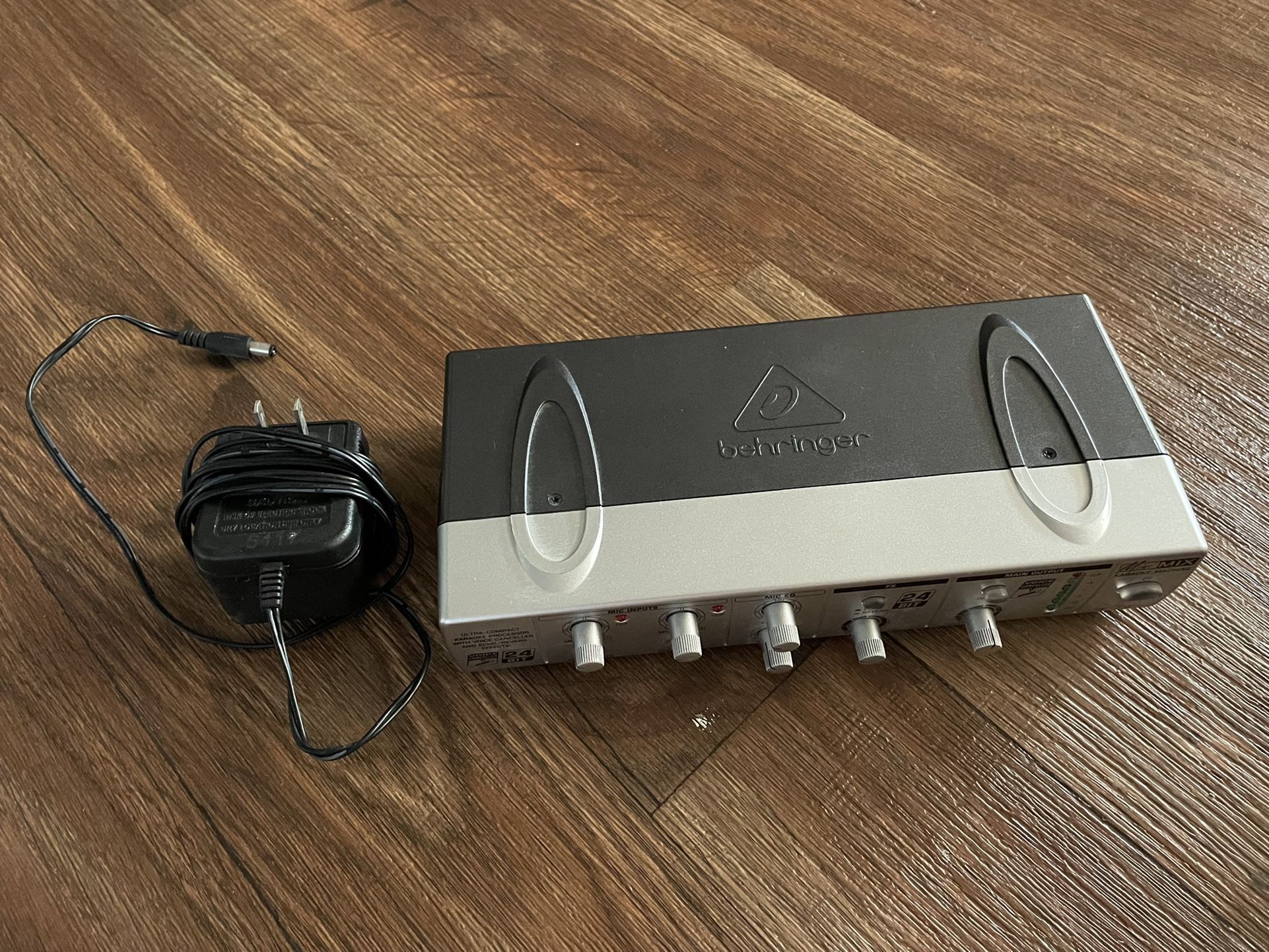 Behringer Minimix Mix800 Karaoke Machine with Voice