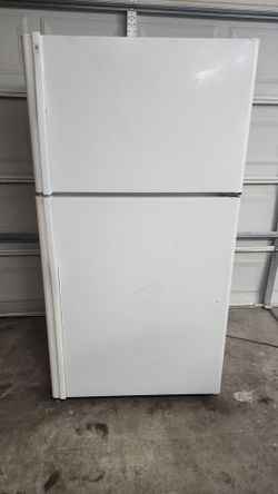 GE Profile 21.9 Cu. Ft. Top Freezer Refrigerator – White & Works Great