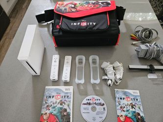 White Nintendo Wii Console, Accessories, Disney Infinity Pack