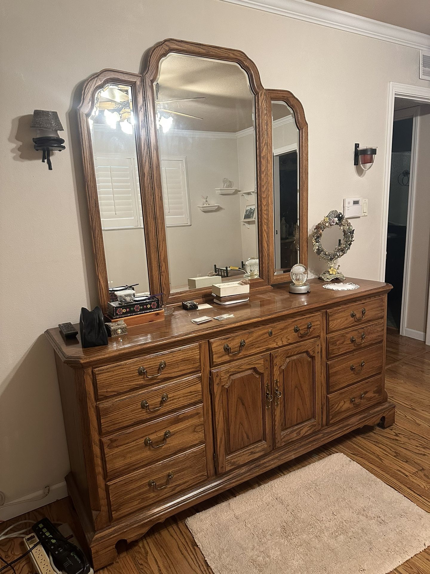 Thomasville Dresser And Mirror 