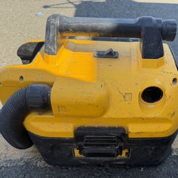 DEWALT 2 Gal. MAX Cordless/Corded Wet/Dry Vacuum