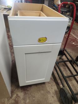 Hampton Bay
Shaker 15 in. W x 24 in. D x 34.5 in. H Assembled Base Kitchen Cabinet in Satin White