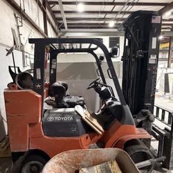 Toyota Lp Forklift 8000 Pound Capacity Great Condition