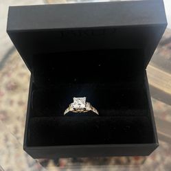 I'm selling an engagement ring