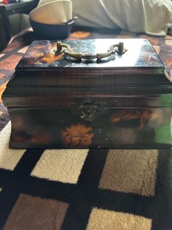 Jewelry box