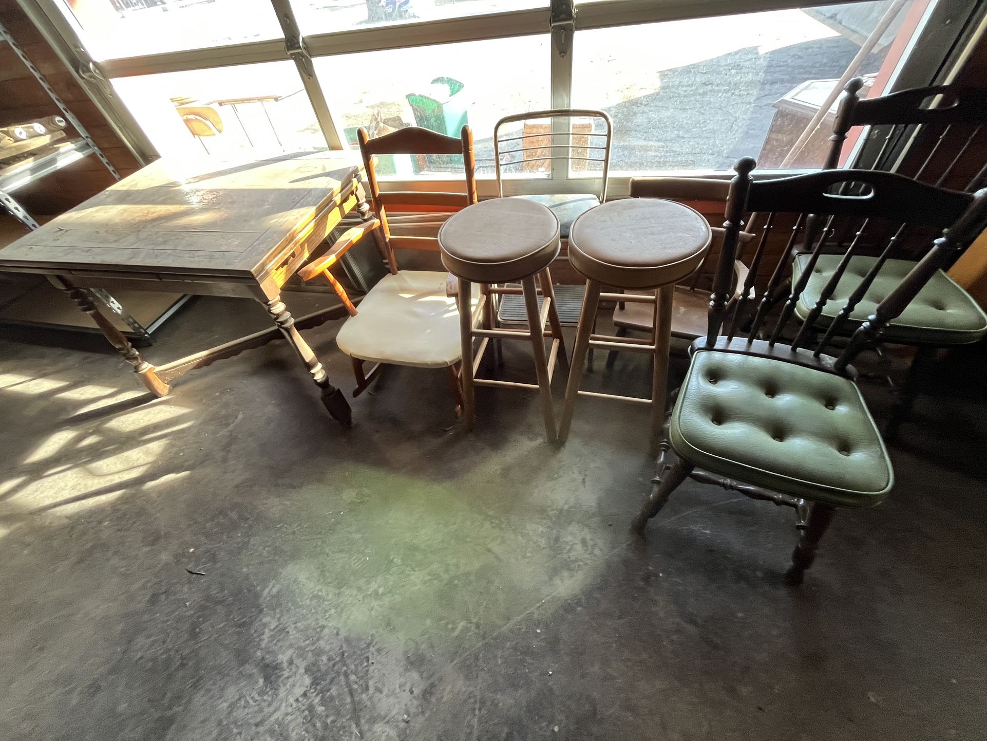 Kitchen Table And 7 Chairs