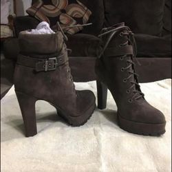 Woman’s Fashionova Ankle Boots