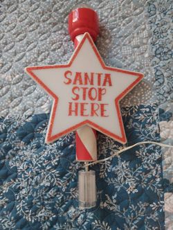 
🎄 Santa Stop Here Light-Up Christmas Sign – Perfect Holiday Decor! 🎅
