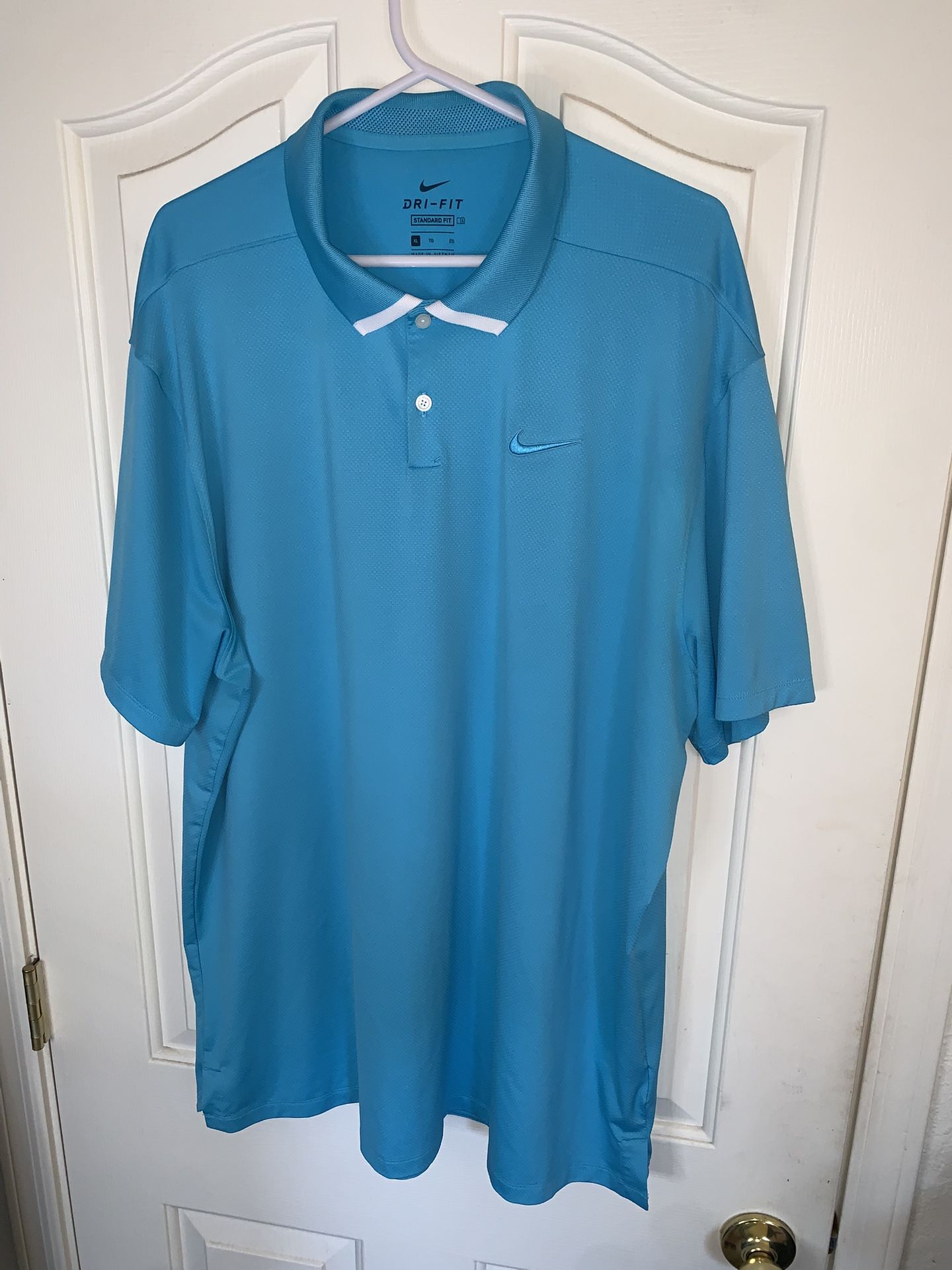 Men’s Nike Dri Fit Golf polo!