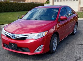 2012 Toyota Camry Hybrid 40 M.P.G.!!