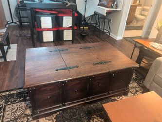 Storage Chest \ Coffee Table
