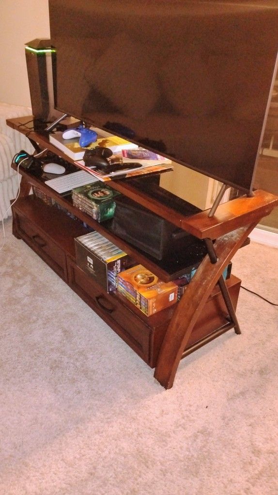 Dejean TV Stand