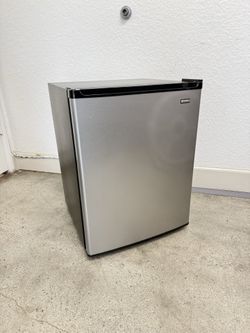Kenmore Compact Refrigerator Mini Fridge - Great Condition