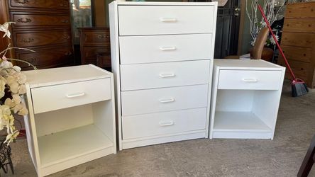 Gorgeous tall dresser whit two Nigth stands