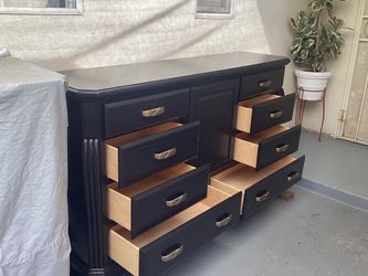 8  DRAWERS DRESSER