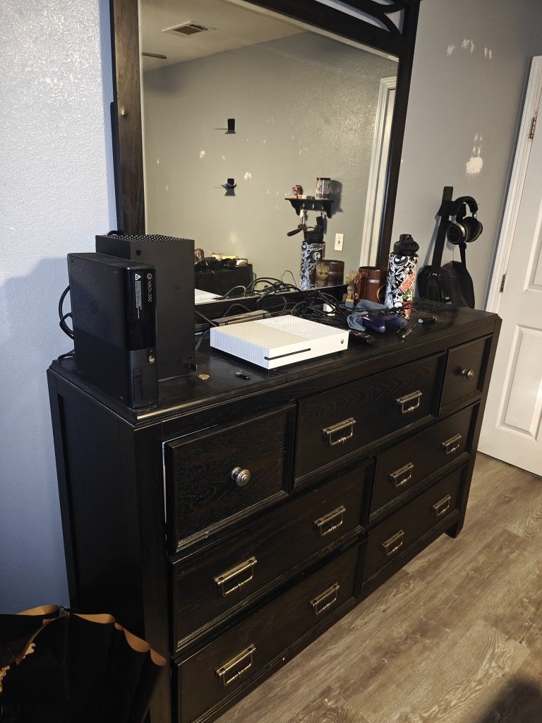 Lane Home Furniture Dresser With Mirror