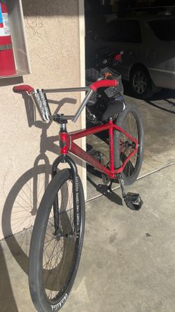 Red core line throne