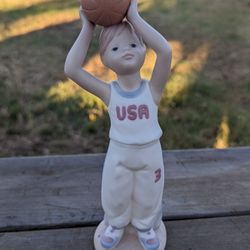 1992 LLADRO DAISA Golden Memories Basketball Figurine "Game Winner" USA Jersey #3

