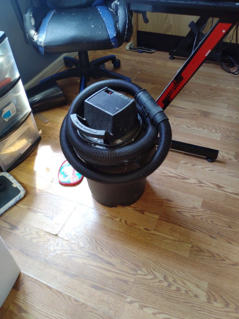 Small Electric Shop vac Like New