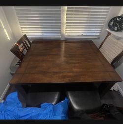 Kitchen Table + 4 Chairs 