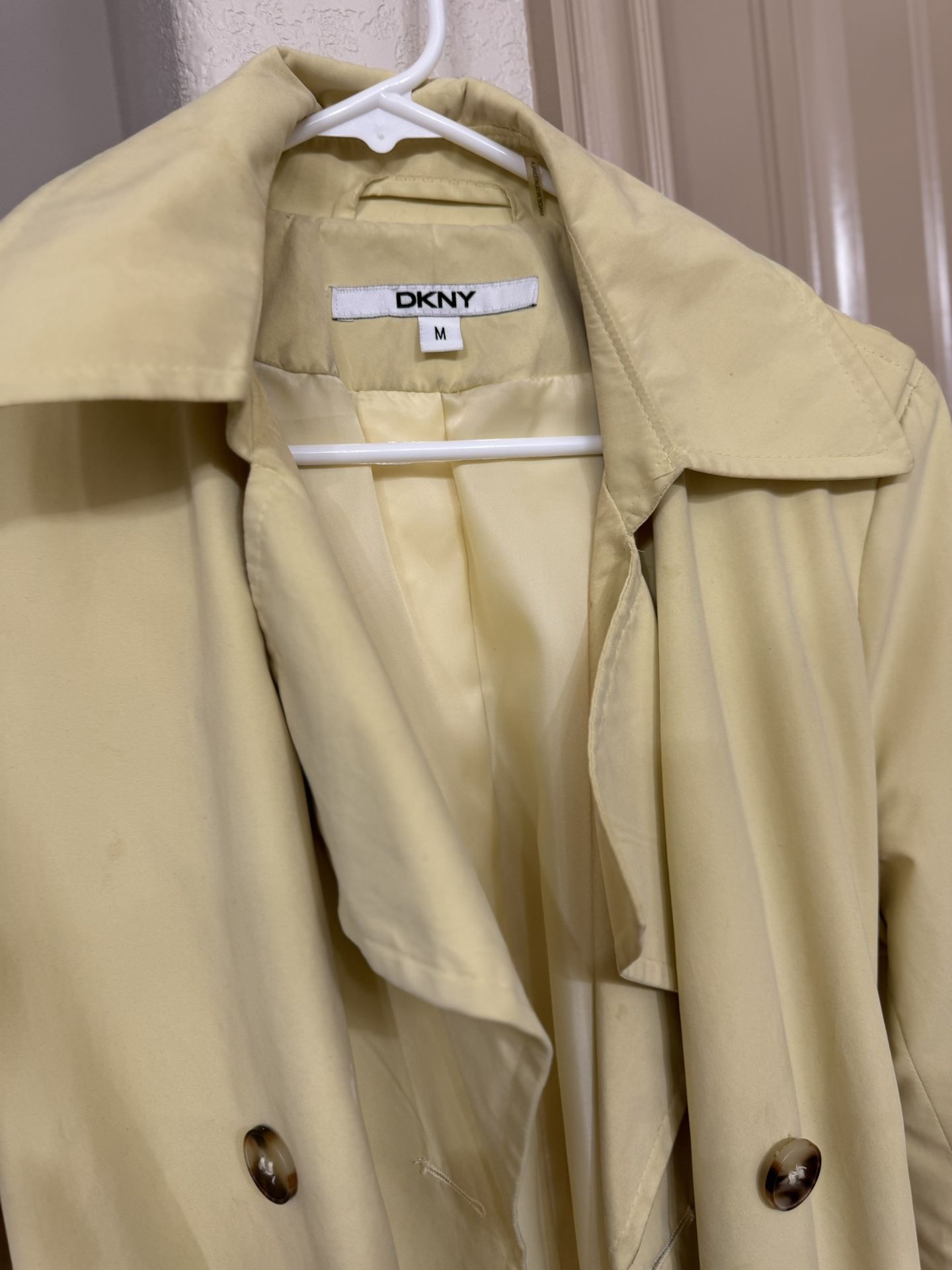 DKNY Women's Tremch coat3/4 length size M yellow color