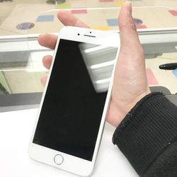 Factory Unlocked iphone 8 plus , sold with store warranty 