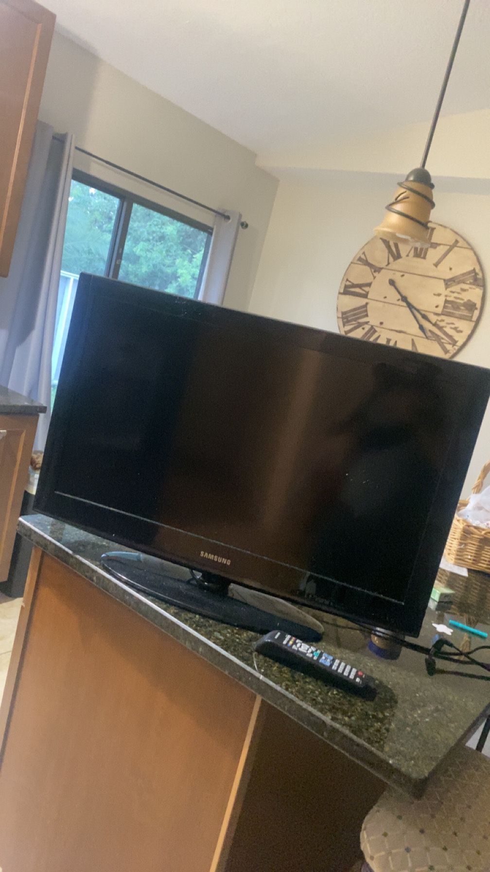32 Inch Samsung TV With Remote