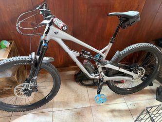YT Capra 2022 mountain bike