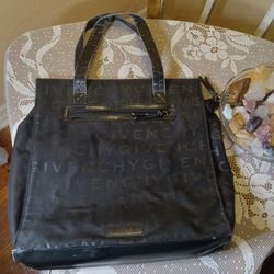 Geometri Udled færge Givenchy Parfums Perfume Womens Travel Monogram Tote Bag AREAS OF WEAR SOLD  ASIS for Sale in Lakeland, FL - OfferUp