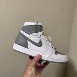 Jordan Retro 1 High White And Grey