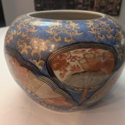 GORGEOUS PORCELAIN HAND PAINTED VASE