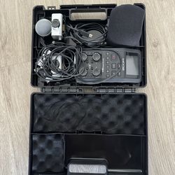 Zoom H6 Handy Recorder – Barely Used, Like New