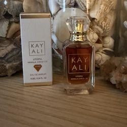 KAYALI Utopia Vanilla Coco 21