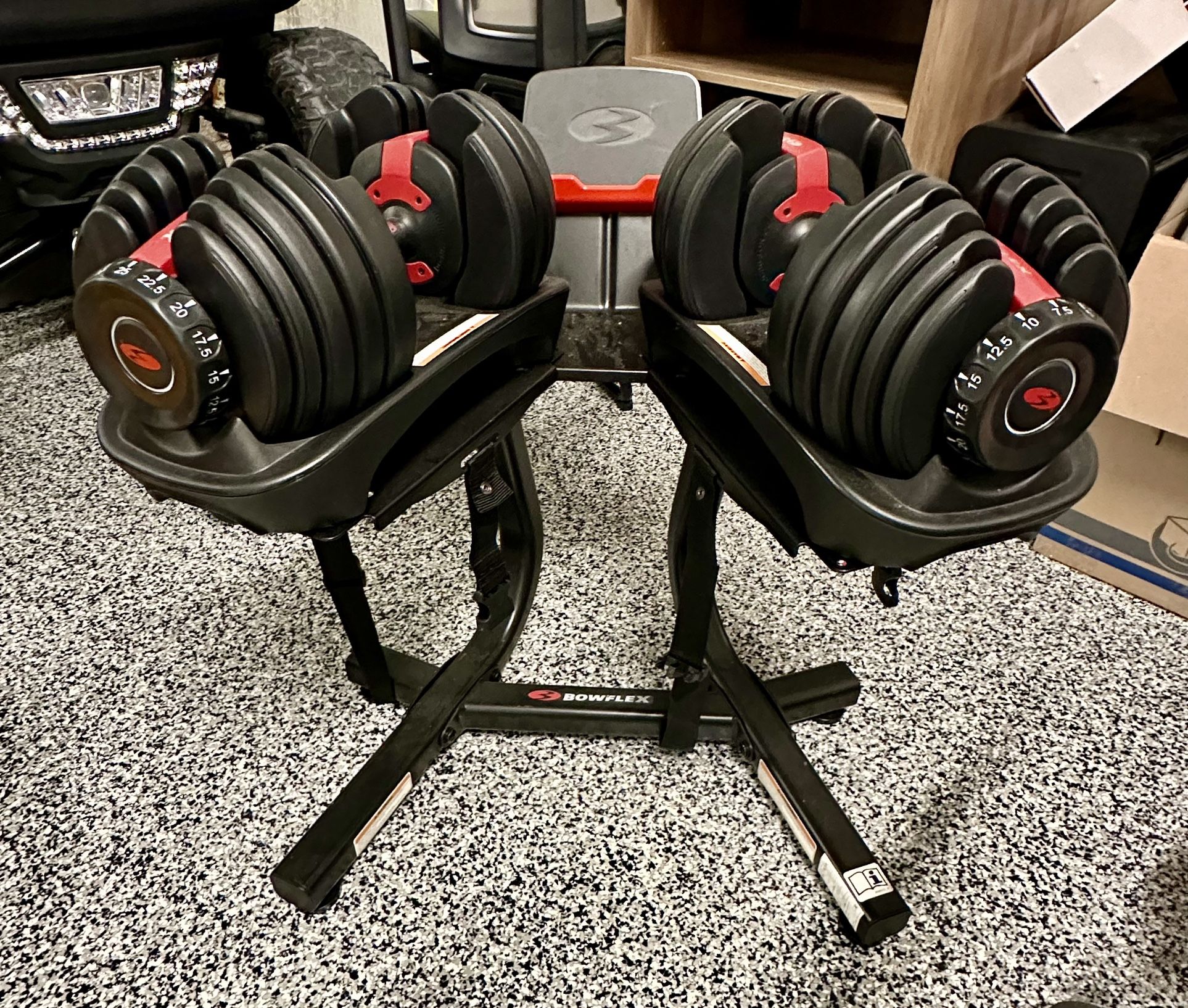 BowFlex SelectTech 552 Adjustable Dumbbells with BowFlex SelectTech Stand and Media Rack