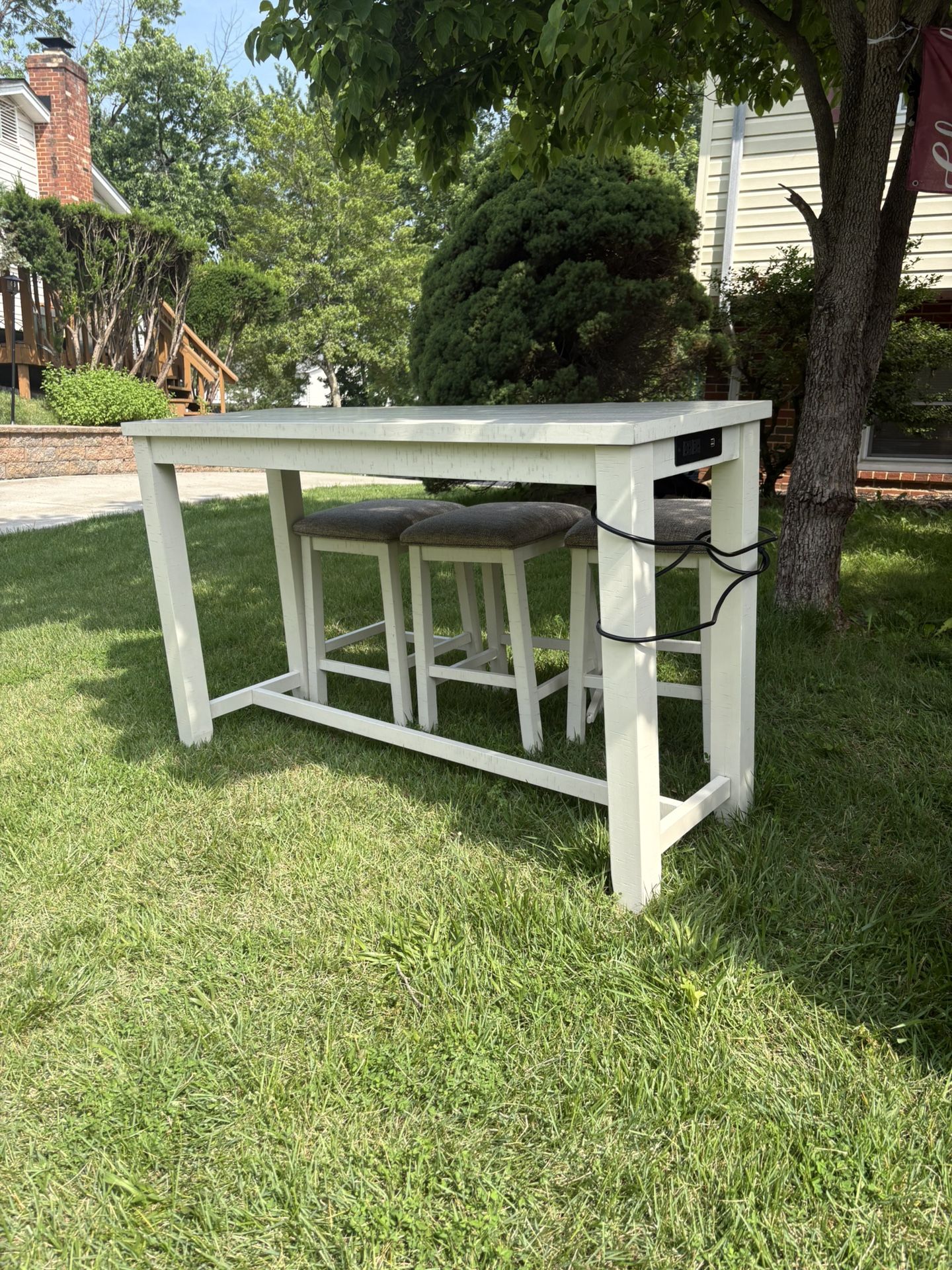 3 Seated Deck With Outlet