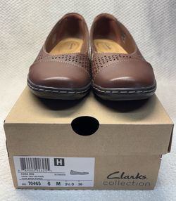 Clarks women’s slip-on casual shoe