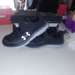 Under Armor Sneaks