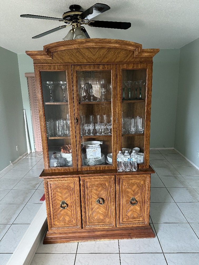 Furniture, Vitrina 