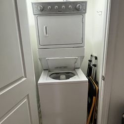 Whirlpool Stacked Washer/Dryer In White 