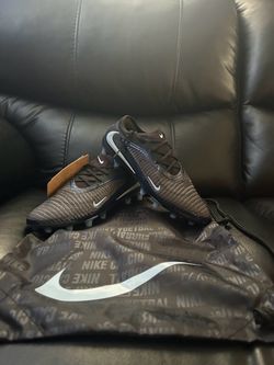Soccer cleats