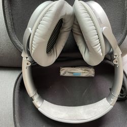 Bose headphones With Case