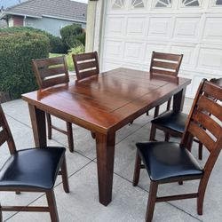 Dining Table With 6 Chairs And 1 Hutch 