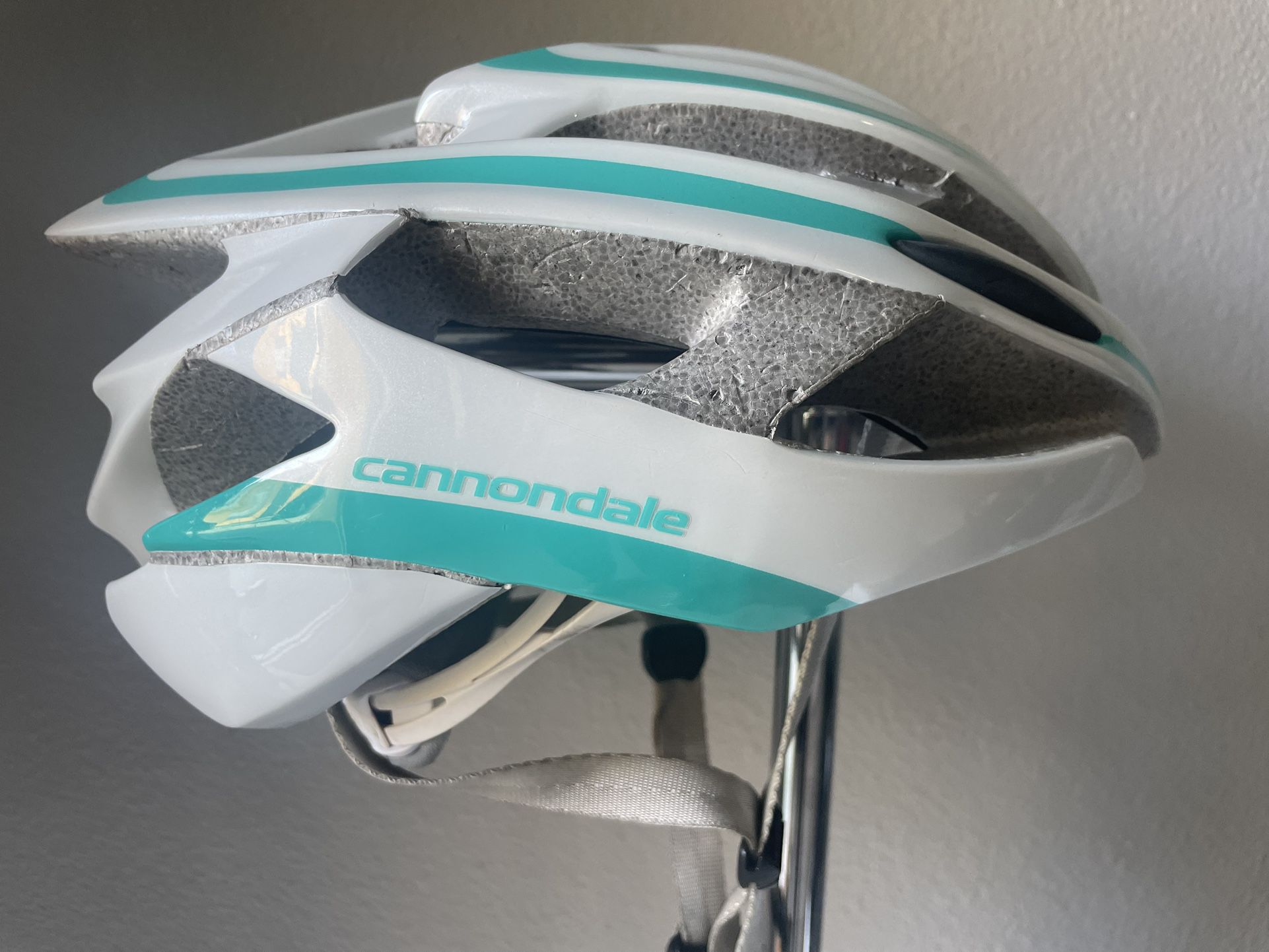 Cannondale Teramo White-Teal Helmet