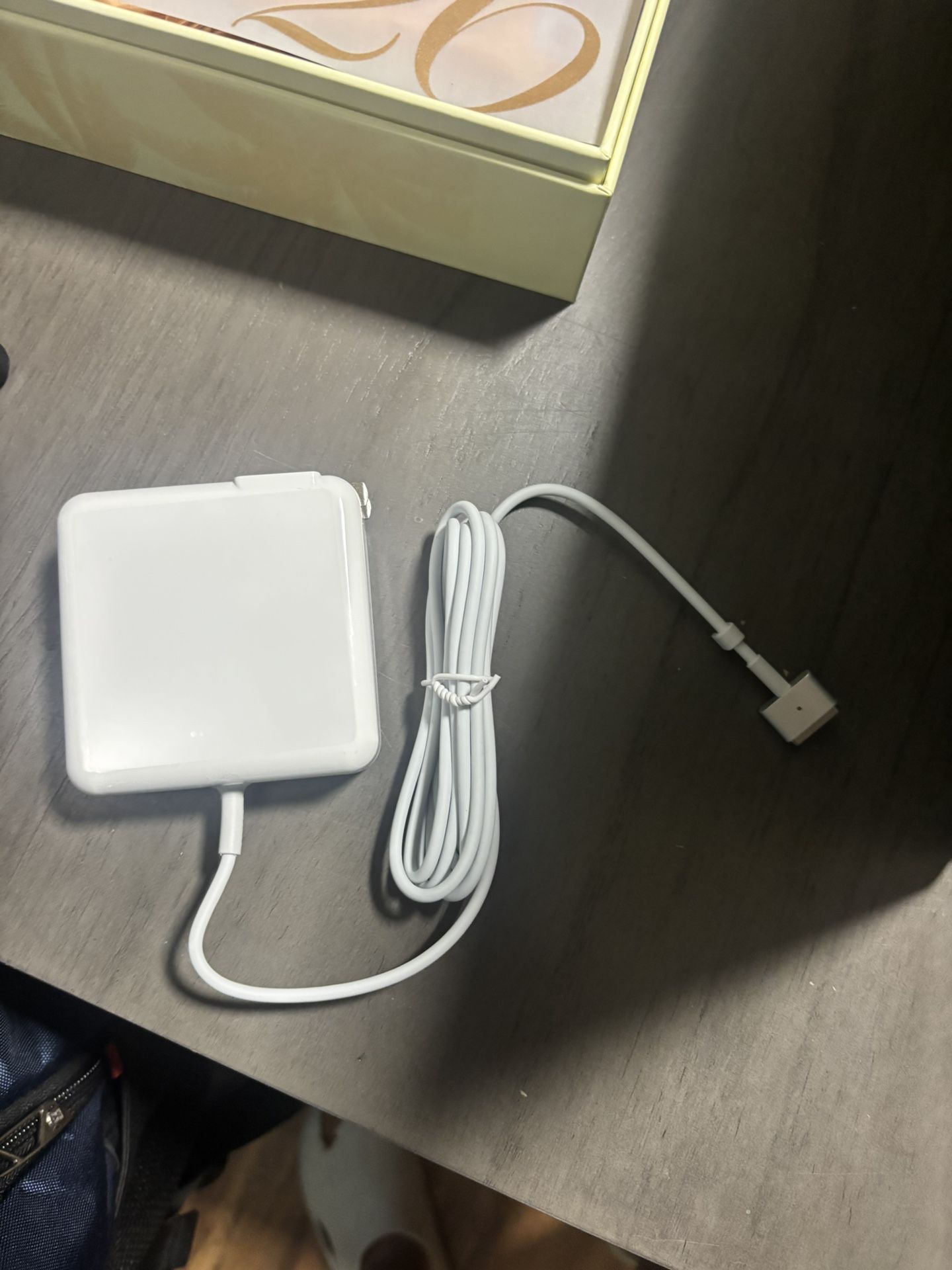 MACBOOK CHARGER